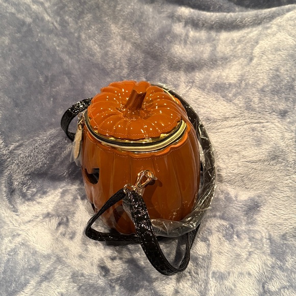 Pumpkin Shaped Crossbody Bag New never used - Picture 3 of 10